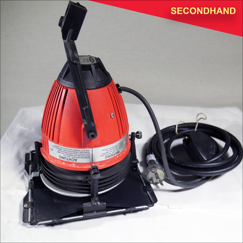 Strand Quartz Color Redhead 800w Flood with Barndoors & in-line switch (secondhand)